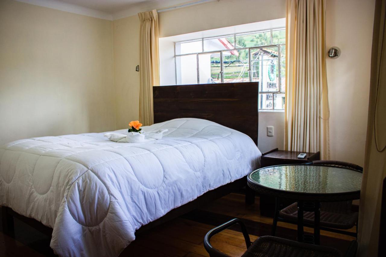 Hotel Los Laureles Calca Zewnętrze zdjęcie