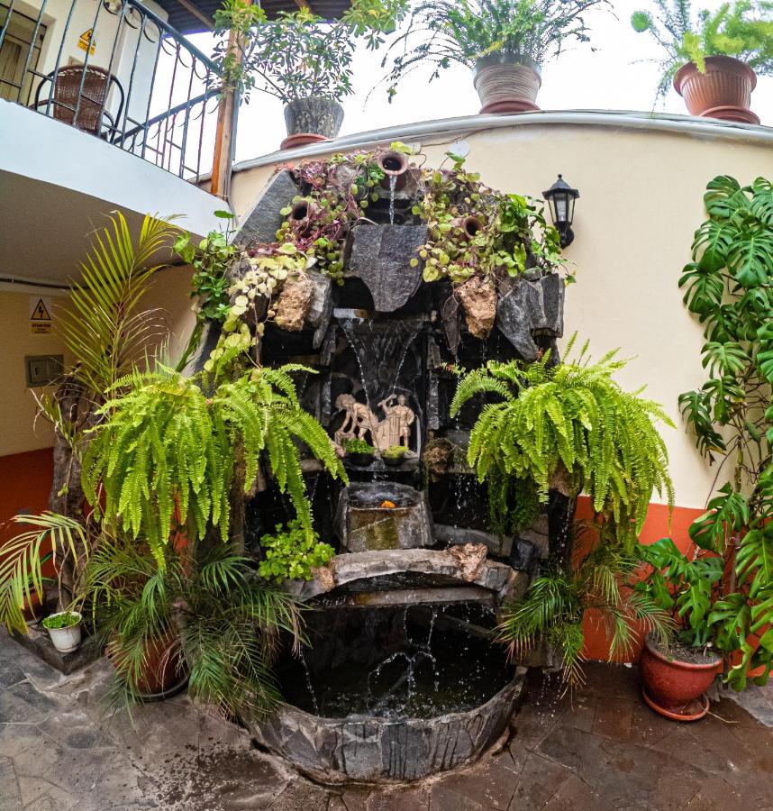 Hotel Los Laureles Calca Zewnętrze zdjęcie