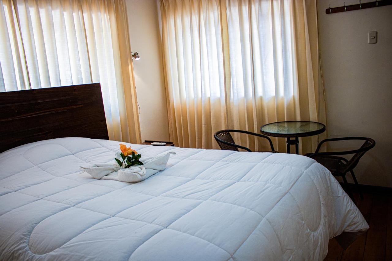 Hotel Los Laureles Calca Zewnętrze zdjęcie