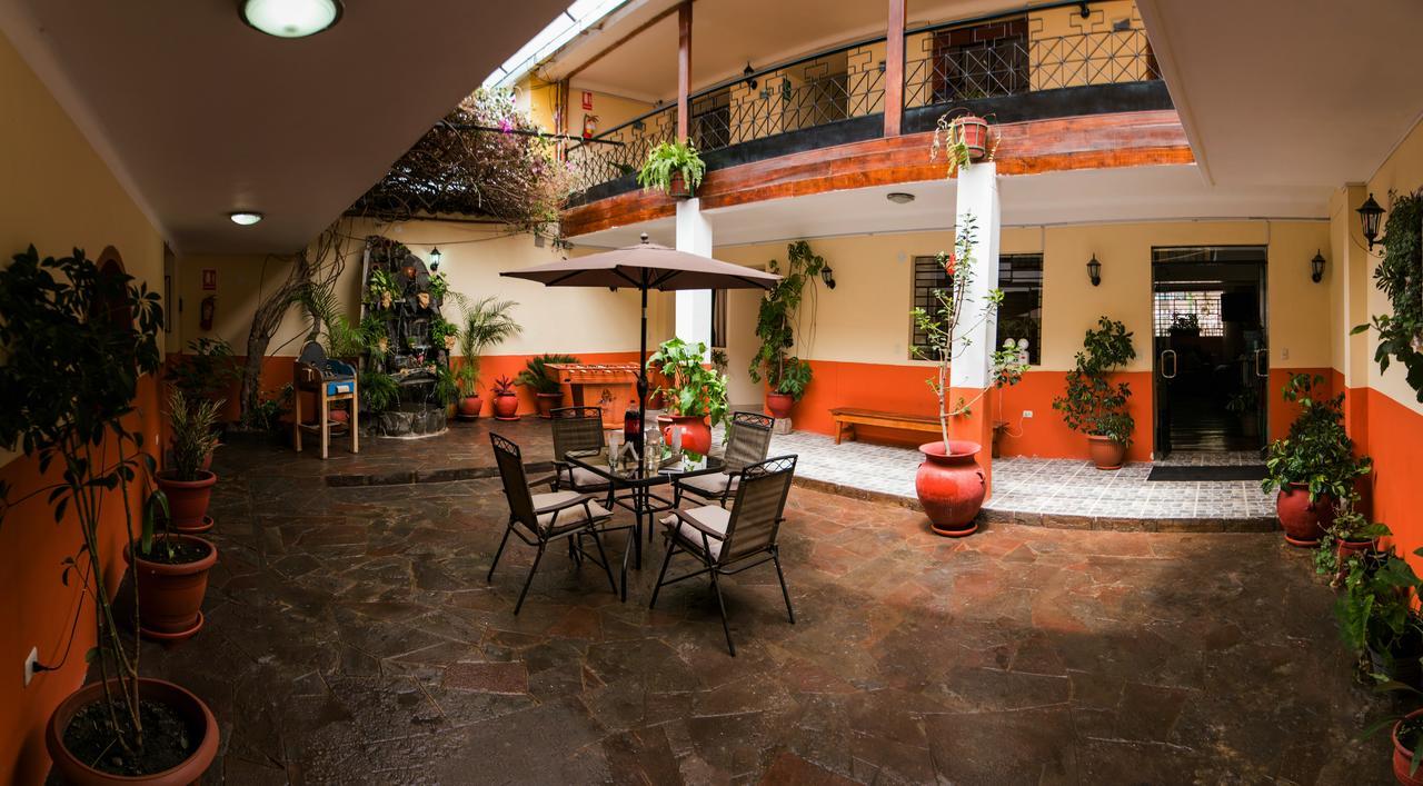 Hotel Los Laureles Calca Zewnętrze zdjęcie