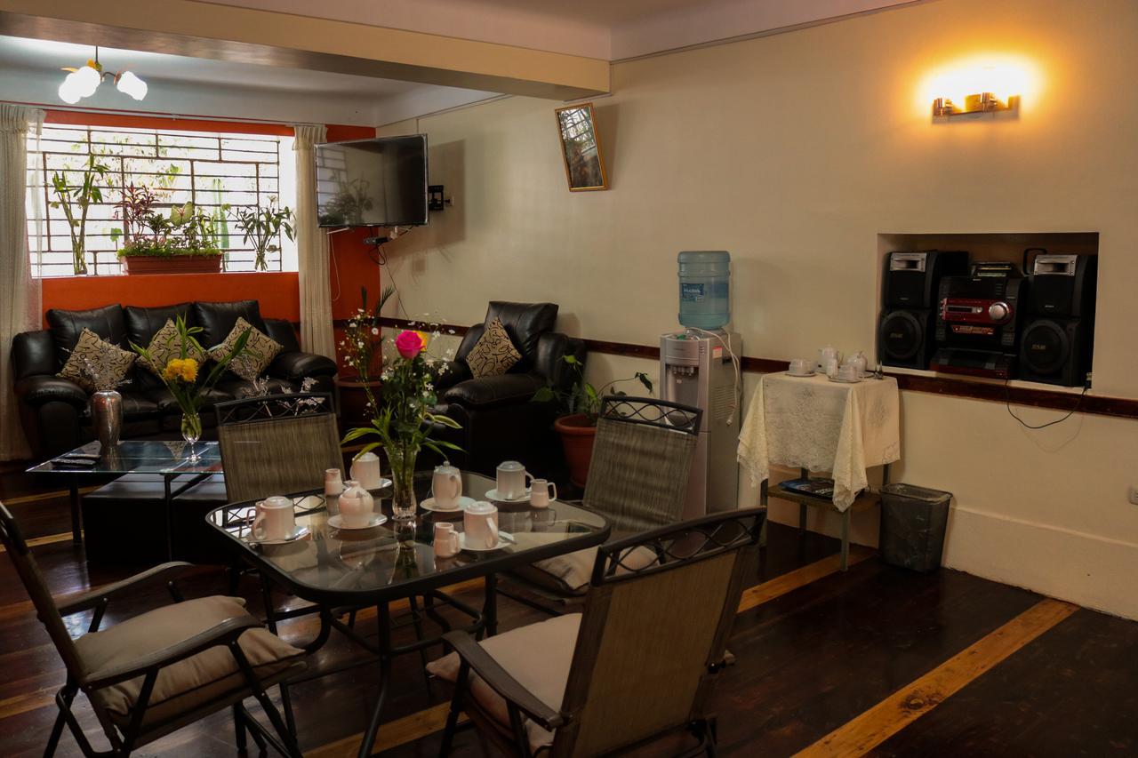 Hotel Los Laureles Calca Zewnętrze zdjęcie